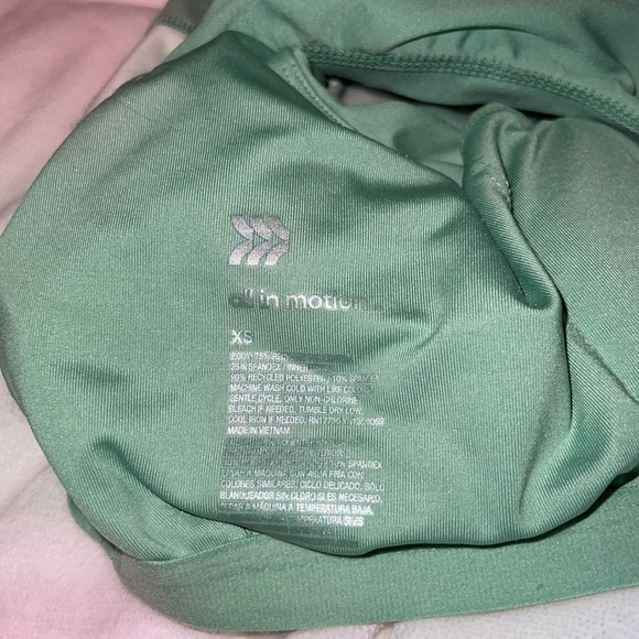 All in motion workout crop top - Picture 5 of 5